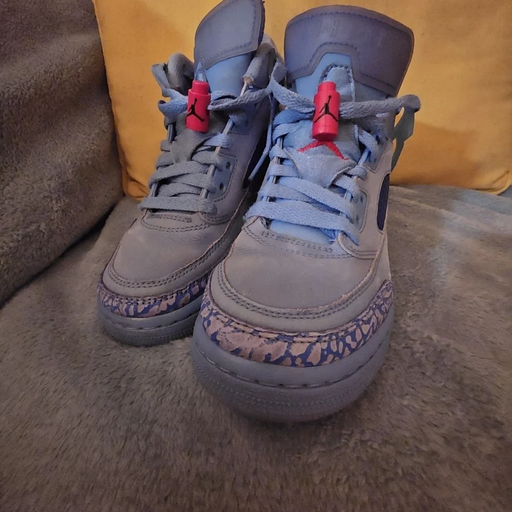 Jordan Spizike Low Houston Oilers Kids Sneakers in Gray and Blue. 4.5Y Unisex